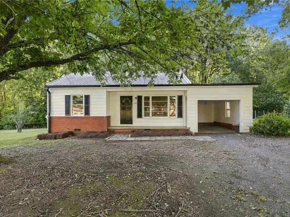 132 N Randolph St, Liberty, NC 27298