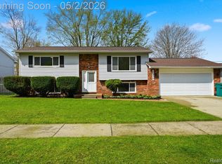 70415 Canterbury Dr, Richmond, MI 48062
