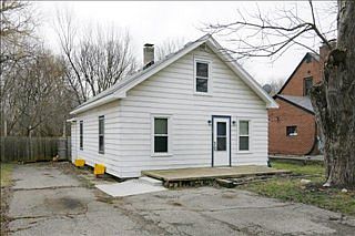 1st image of 129 Hutchinson St