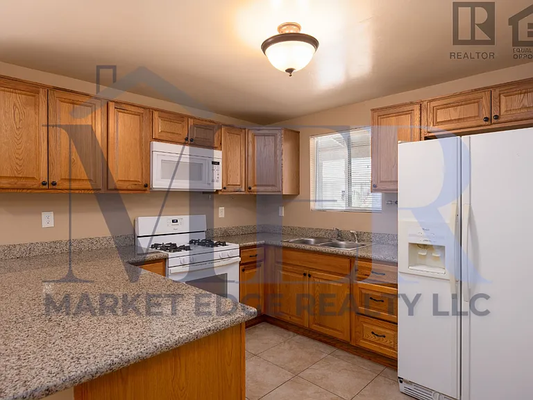 2501 W Belmont Ave — Photo 12