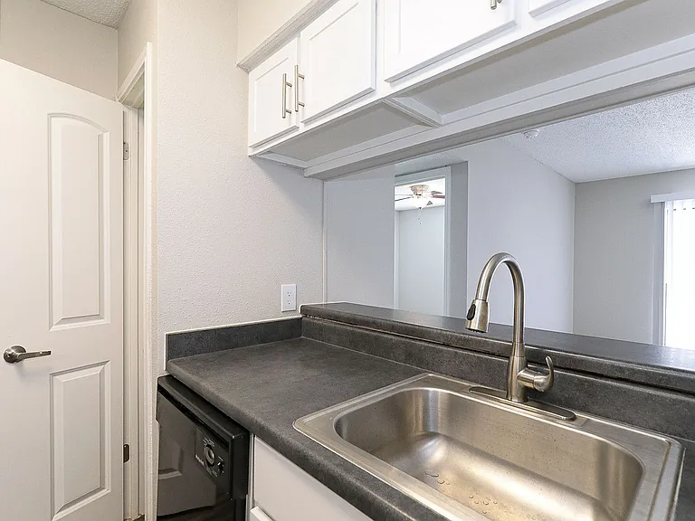 City Crest Apartments — Photo 76