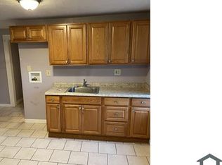 23 Ward St APT 2, Worcester, MA 01610