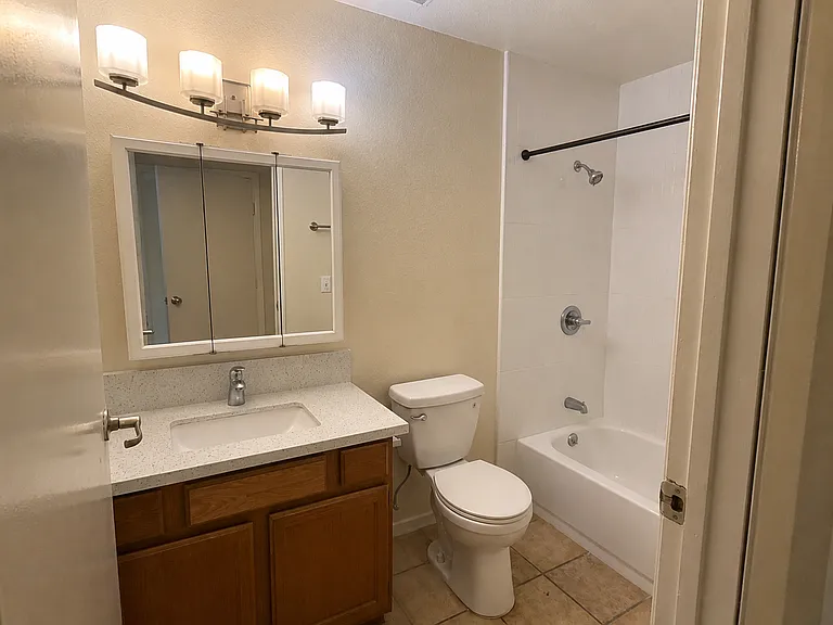 13406 Moorpark St #102 — Photo 14