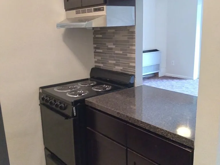 Creswood Apartments- Come home to Convenience! — Photo 38