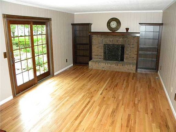5th image of 10147 Oxford Dr