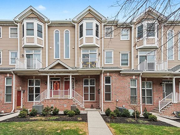 3rd image of 354 Oswego Ct