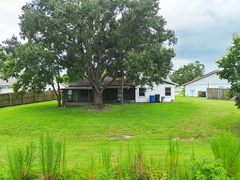 629 Stillview Cir — Photo 2