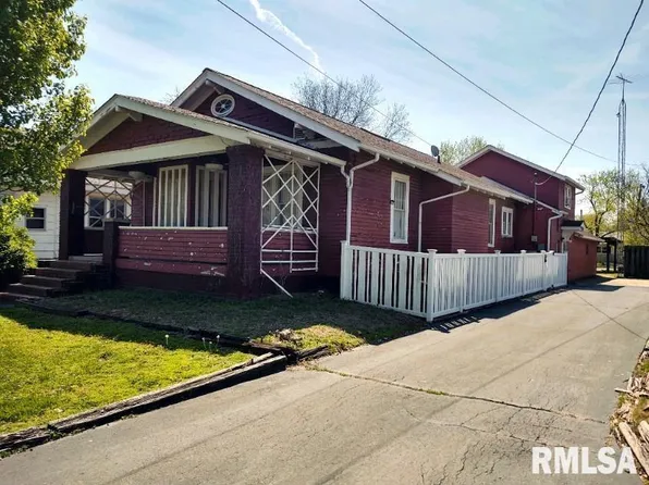 121 W Homer Ave, Harrisburg, IL 62946