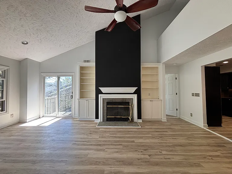 3804 Ridge Knoll Ct #305A — Photo 3