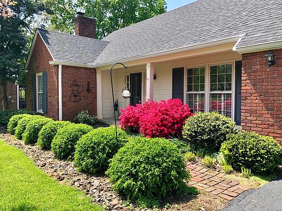 Beautiful renovated 4BR/2BA.