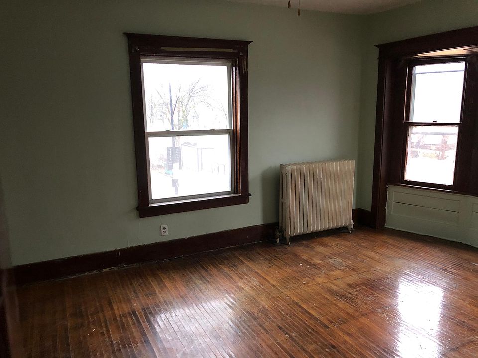 2nd image of 440 Parsells Ave #2