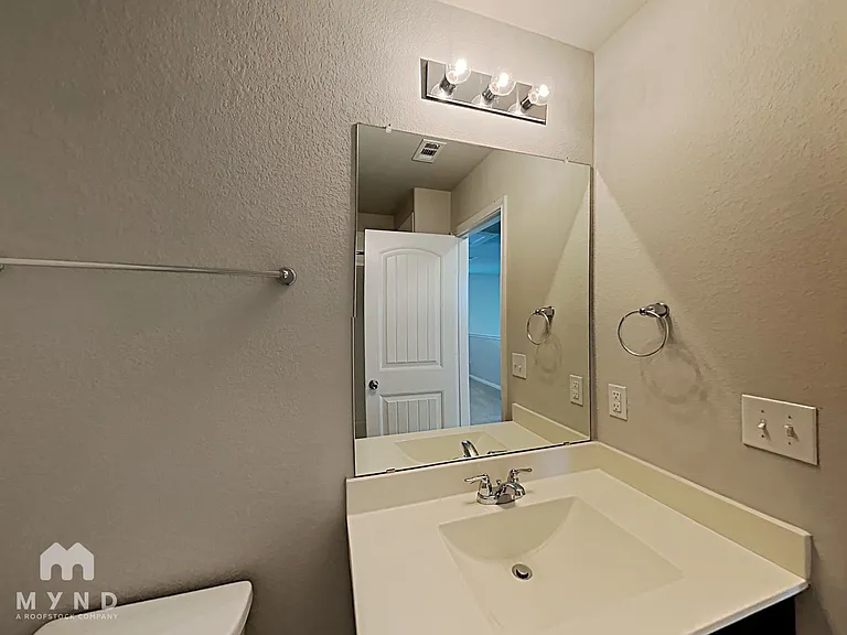 1129 La Conterra Blvd — Photo 15