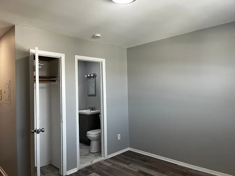 21 Davis Ave — Photo 8