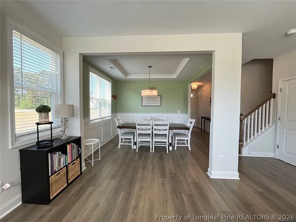 4 bed, 2.5 bath, 2374 sqft, $2,400 — Photo 3