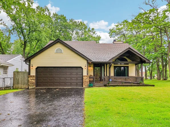 1079 Braeburn Rd, Mundelein, IL 60060