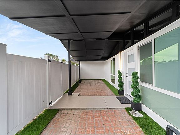 4th image of 1021 N Laguna St