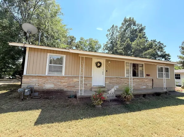 1005 W Taylor St, Clarksville, AR 72830