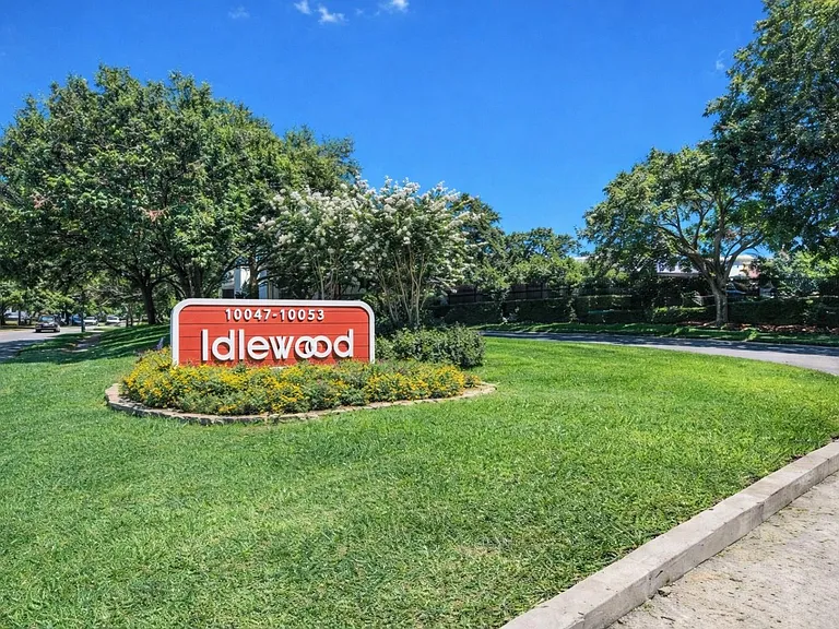 10049 Westpark Dr #111 — Photo 2