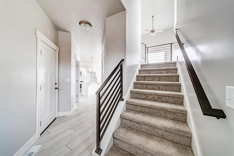 4 bed, 3.5 bath, 2300 sqft, $500 — Photo 3
