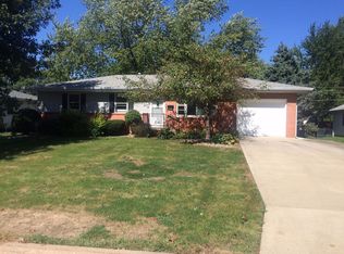 308 Rowe Dr, Bloomington, IL 61701