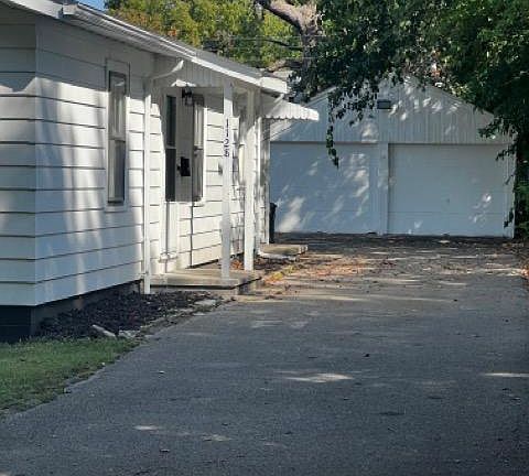 3rd image of 1128 N Hill Ave