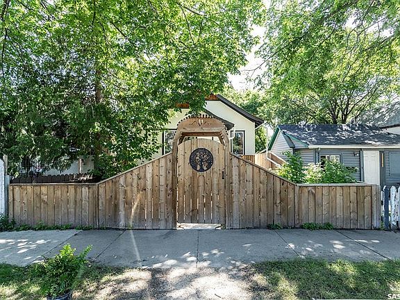 3rd image of 406 J AVENUE S