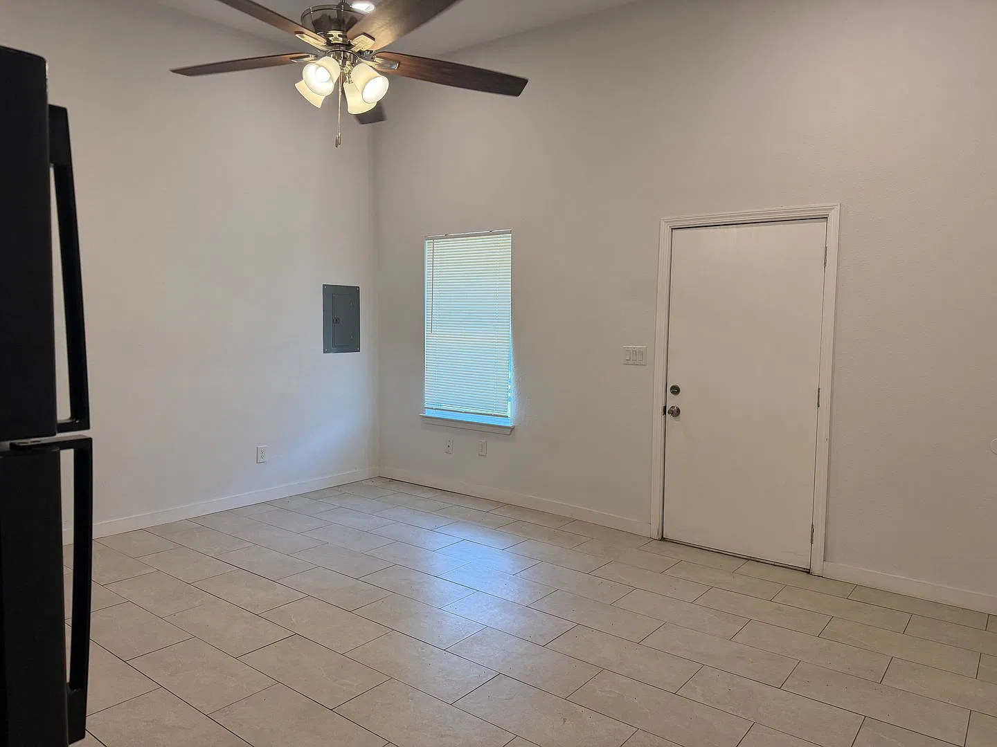 1119 Guadalupe St | Renovated Studio — Photo 3