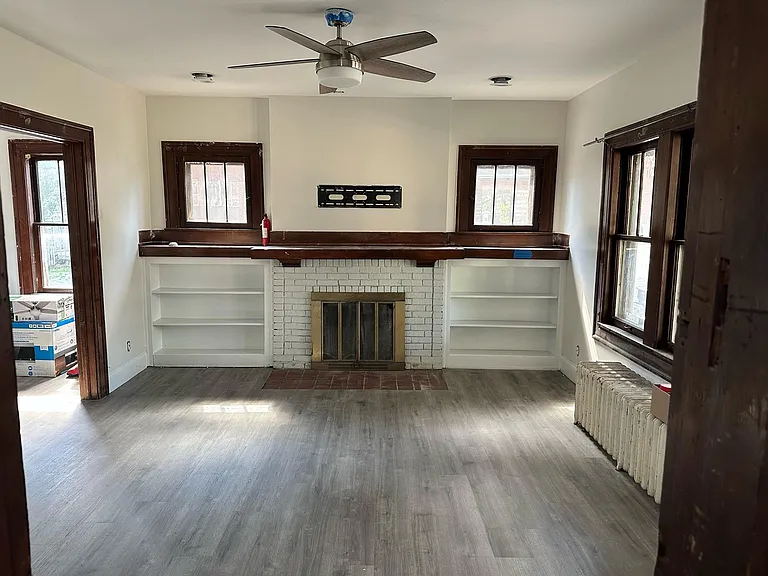 714 E 9th St #1 — Photo 11