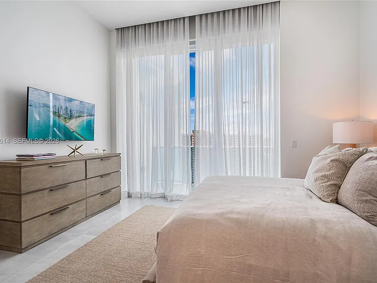 17550 Collins Ave #Penthouse 1 — Photo 24