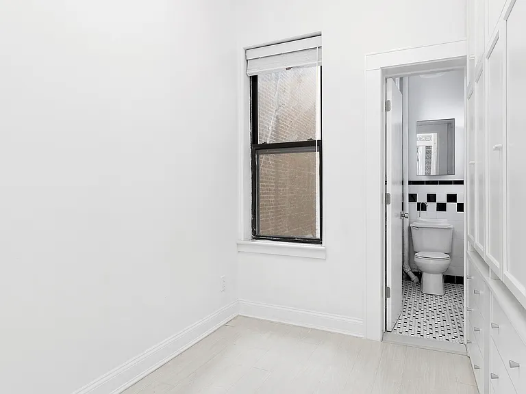 41 Perry St #3-B — Photo 3