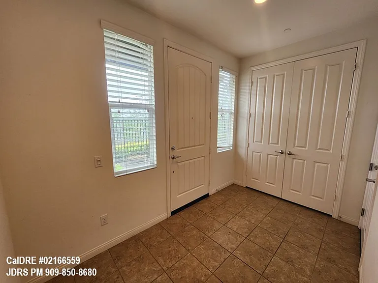 902 N Botanica Ln #D — Photo 6