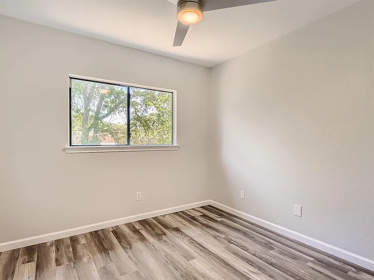 1520 Curameng Cv — Photo 16