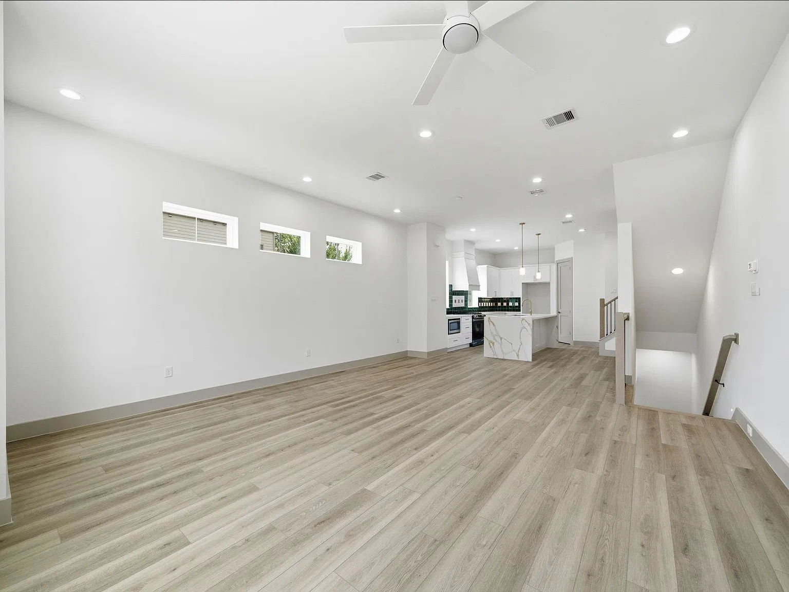 3 bed, 3.5 bath, 1785 sqft, $2,500 — Photo 3