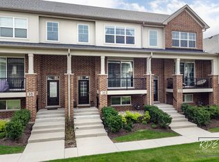 36 Woodmoor Ct, Lombard, IL 60148