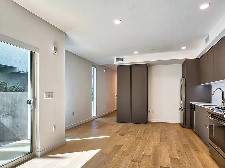 1048 Manzanita — Photo 13