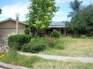 1386 Harvard Pl, Hanford, CA 93230