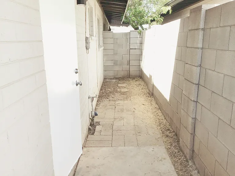 7012 N 76th Ave #1 — Photo 25