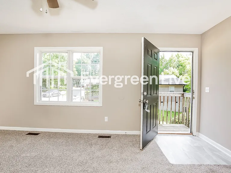 707 Grand St — Photo 4