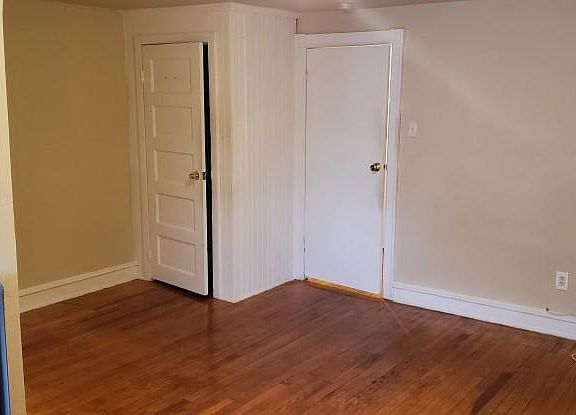 4th image of 916 W State St #4