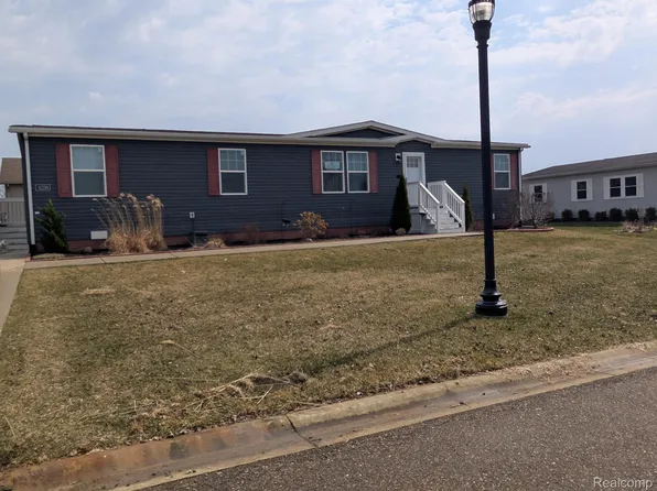 11219 Wildbrook Ct, South Lyon, MI 48178