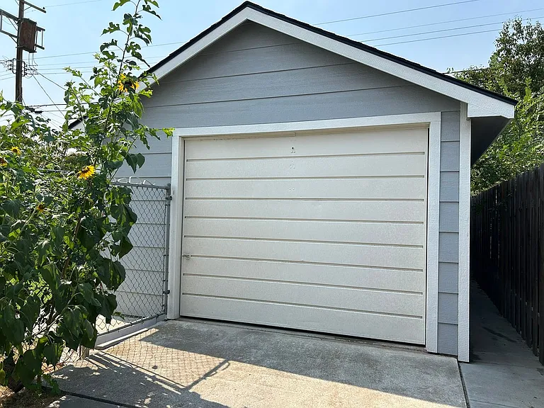 1115 Sanford Ave — Photo 18