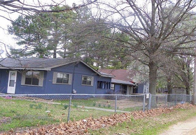 2nd image of 1106 Hickory Rd