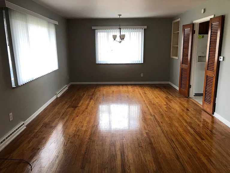 3933 Creek Rd — Photo 11