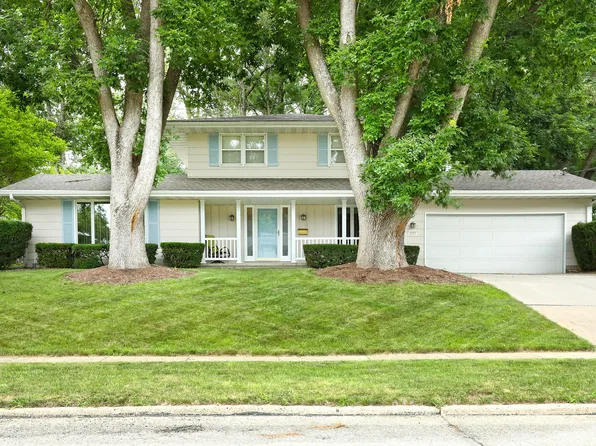 1055 21st St, West Des Moines, IA 50265