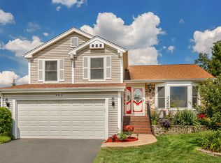 902 Pear Tree Ln, Wheeling, IL 60090