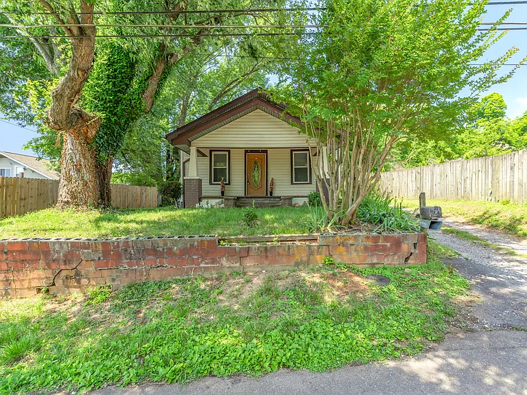 1811 Fleming St — Photo 3