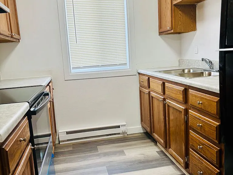 Cedar Crest Apartments — Photo 2