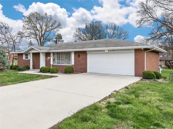 36 Saint Rose Dr, Collinsville, IL 62234