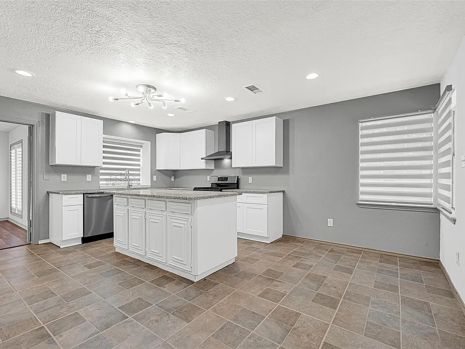 705 Holly Springs Ct