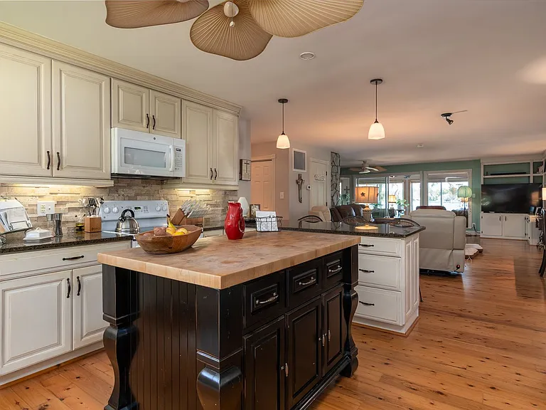 810A Madam Moores Ln — Photo 34